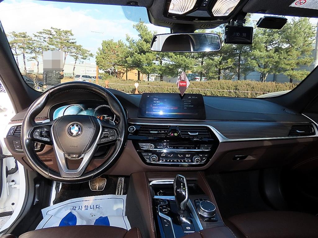 BMW 5시리즈(7세대) 530i xDrive M스포츠팩 플러스 - 이미지 2