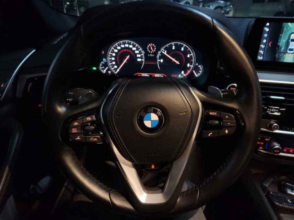 BMW 5시리즈(7세대) 520d M스포츠팩 플러스 - 이미지 7