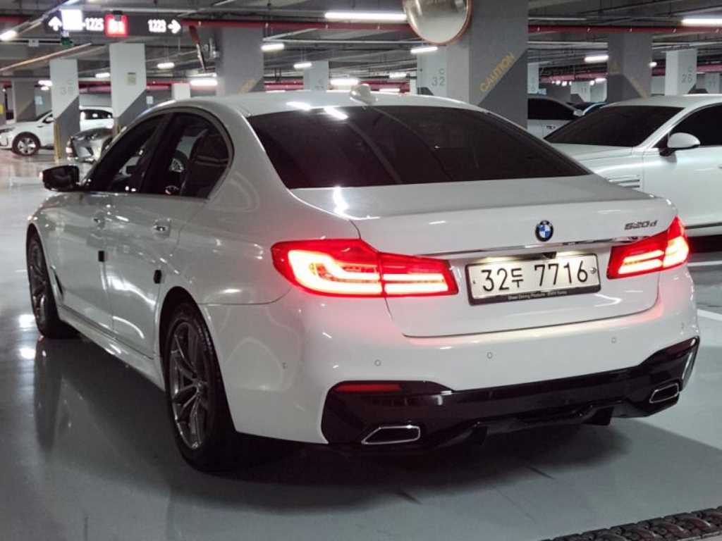 BMW 5시리즈(7세대) 520d M스포츠팩 플러스 - 이미지 20