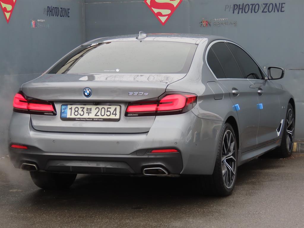 BMW 5시리즈(7세대) 530e M 스포츠팩 - 이미지 10