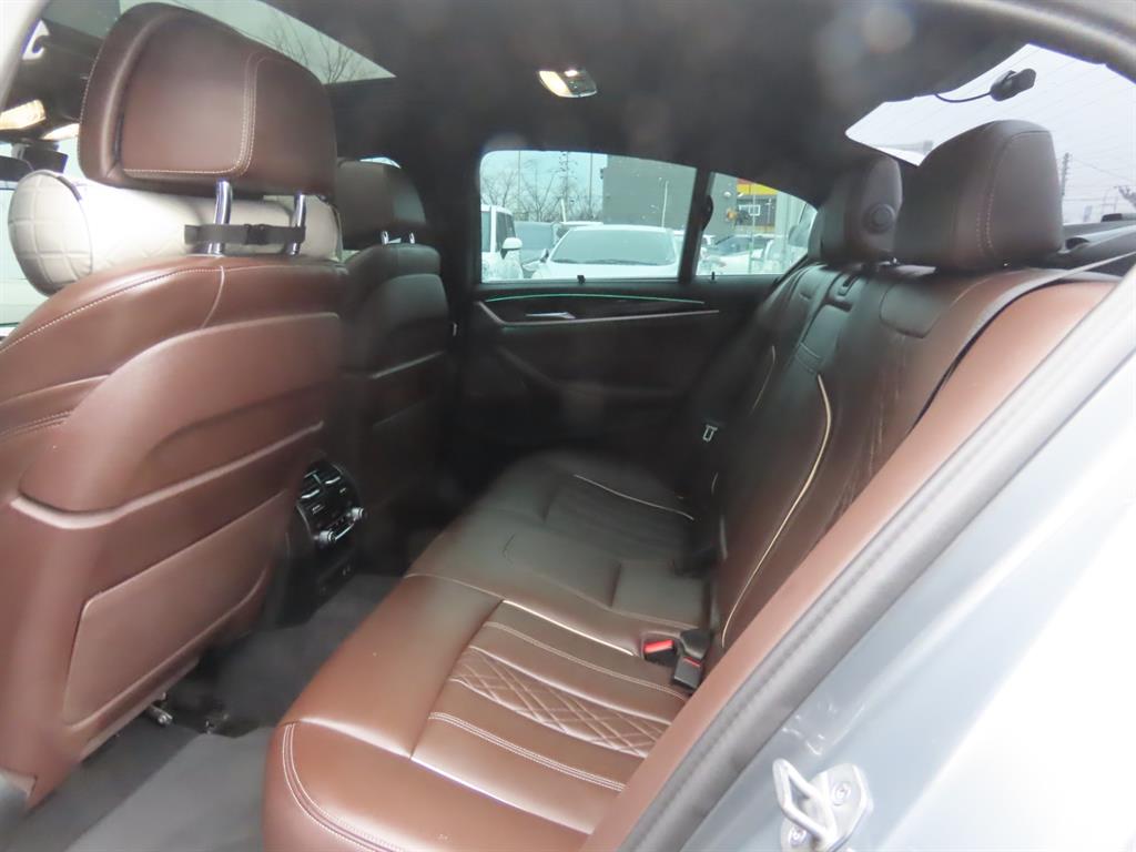 BMW 5시리즈(7세대) 530e M 스포츠팩 - 이미지 19