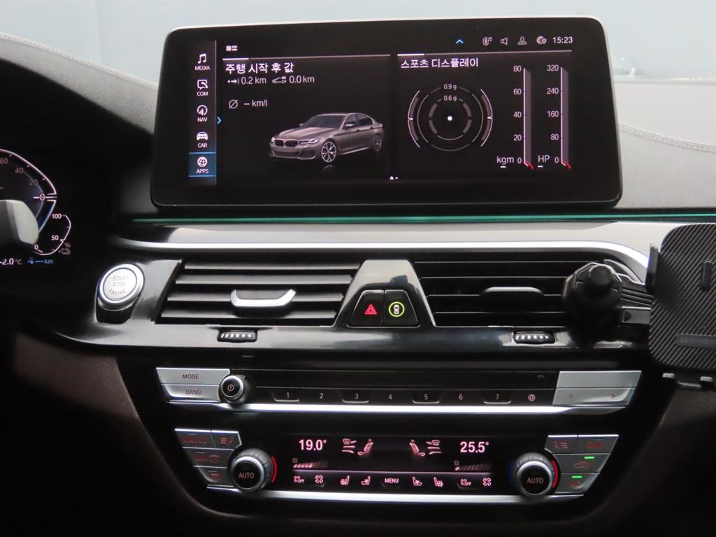 BMW 5시리즈(7세대) 530e M 스포츠팩 - 이미지 15