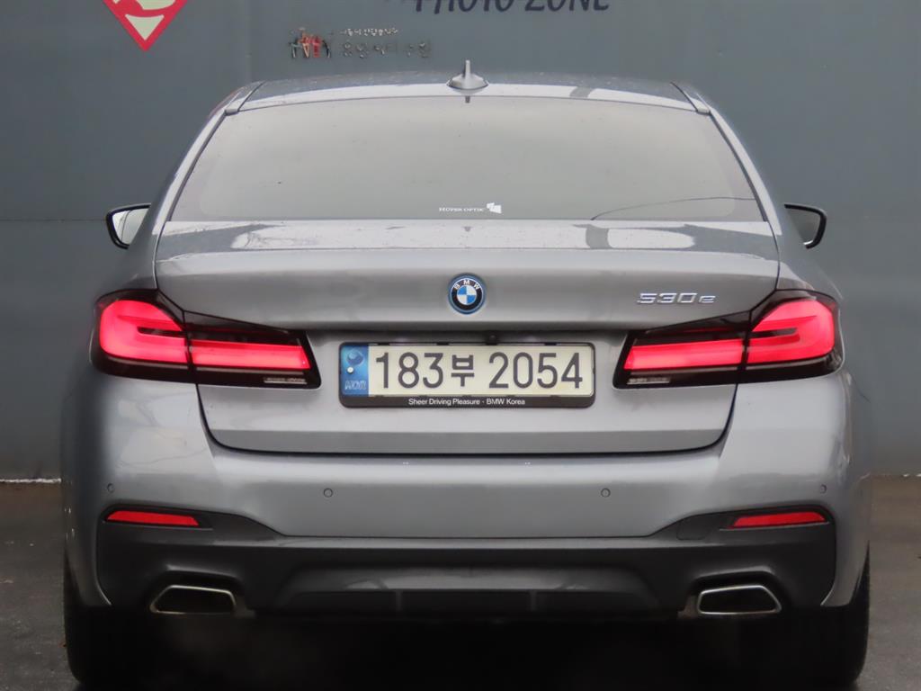 BMW 5시리즈(7세대) 530e M 스포츠팩 - 이미지 11