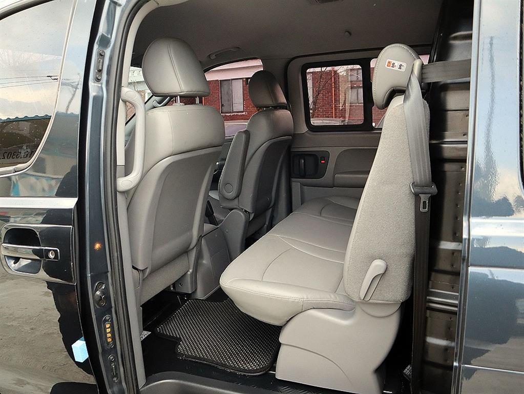 현대 그랜드스타렉스 5인승 디젤 밴 CVX 프리미엄 - 이미지 8