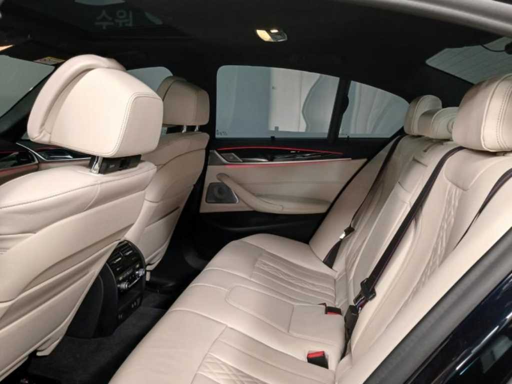 BMW 5시리즈(7세대) M550i xDrive - 이미지 5