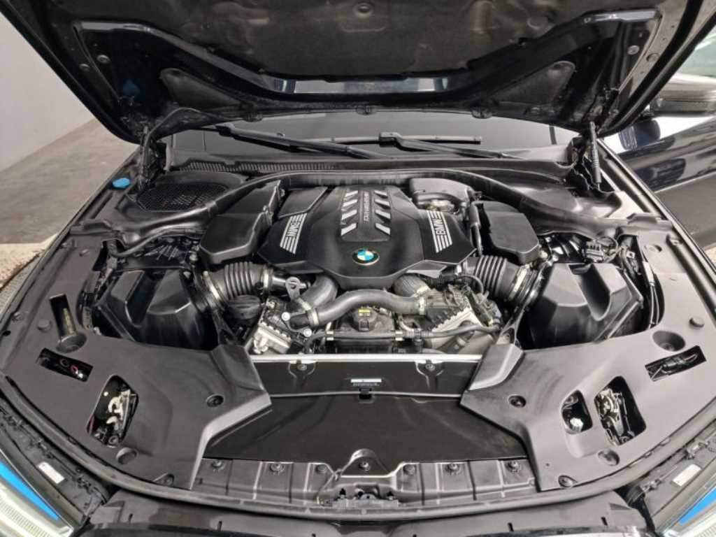 BMW 5시리즈(7세대) M550i xDrive - 이미지 18