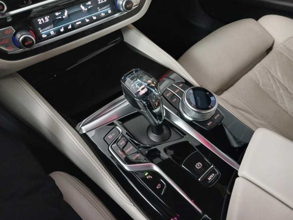 BMW 5시리즈(7세대) M550i xDrive - 이미지 10