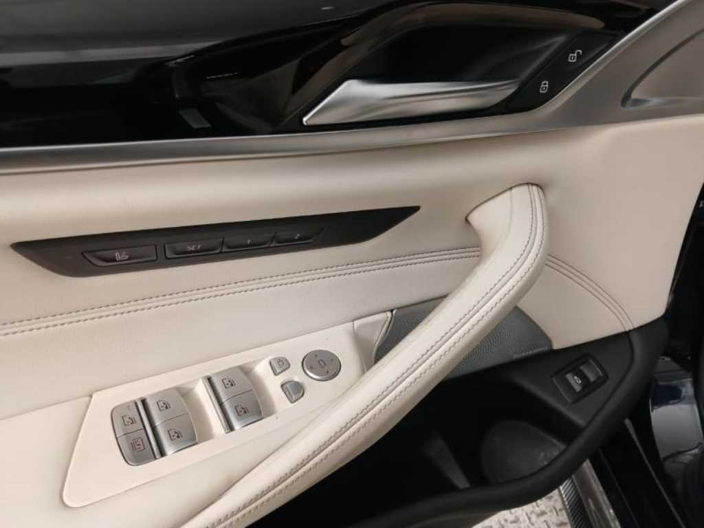 BMW 5시리즈(7세대) M550i xDrive - 이미지 17