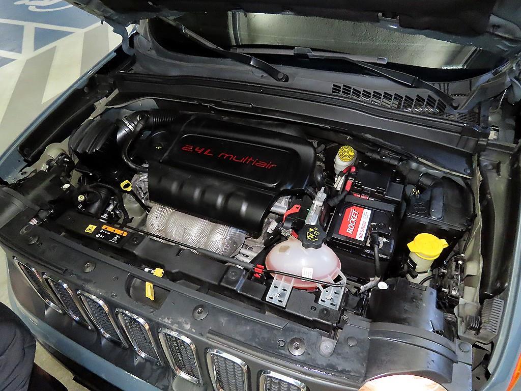 지프 레니게이드 2.4 가솔린 론지튜드 - 이미지 16