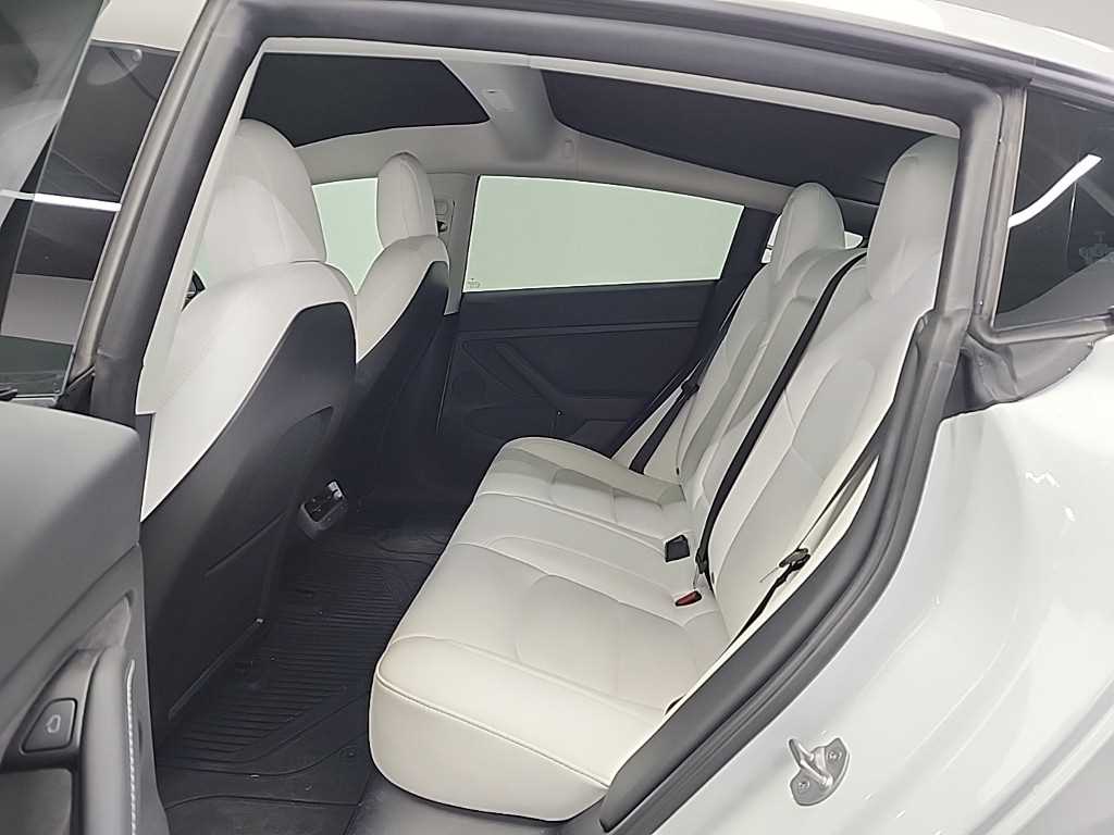 테슬라 모델 3 AWD 롱 레인지 - 이미지 18