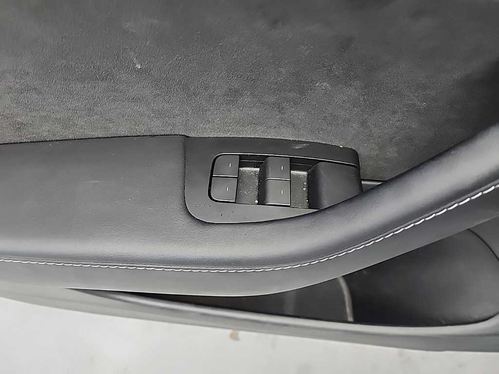 테슬라 모델 3 AWD 롱 레인지 - 이미지 6