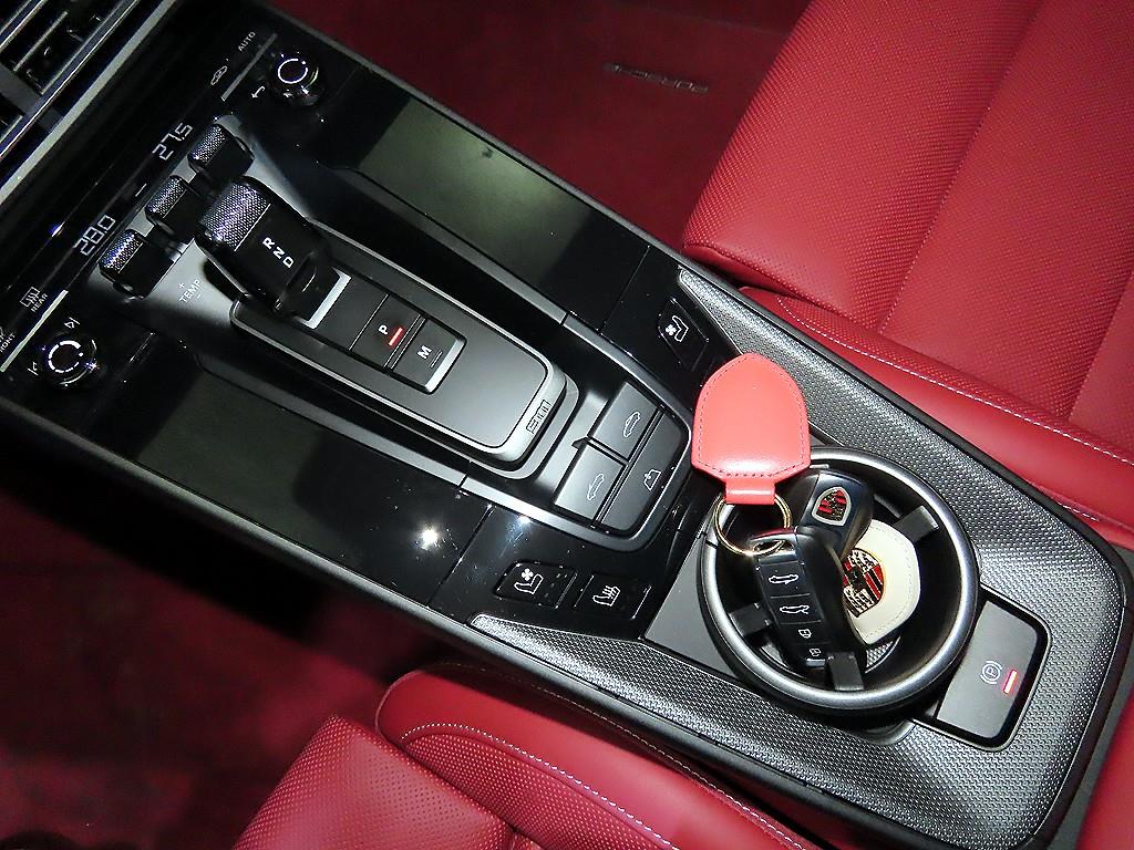 포르쉐 911(992) 카레라 4 카브리올레 - 이미지 4