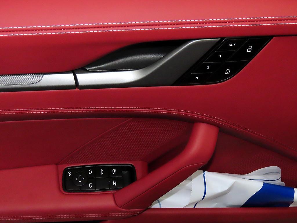 포르쉐 911(992) 카레라 4 카브리올레 - 이미지 3