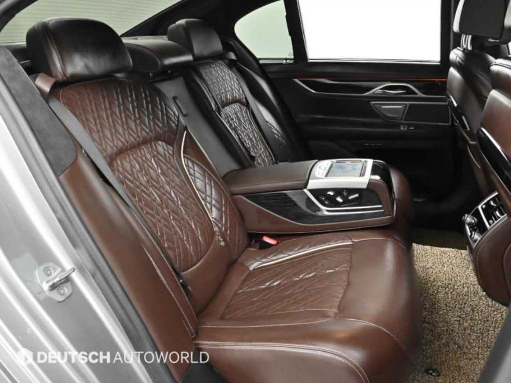 BMW 7시리즈(6세대) 730d xDrive M스포츠팩 - 이미지 8