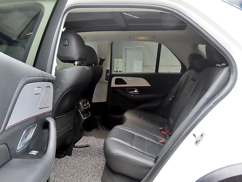 벤츠 GLE클래스(4세대) GLE 300d 4매틱 - 이미지 14