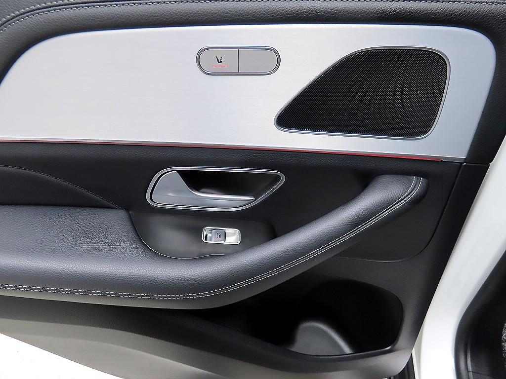 벤츠 GLE클래스(4세대) GLE 300d 4매틱 - 이미지 12