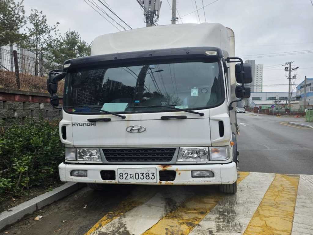 현대 메가트럭 4.5톤 초장축 - 이미지 3