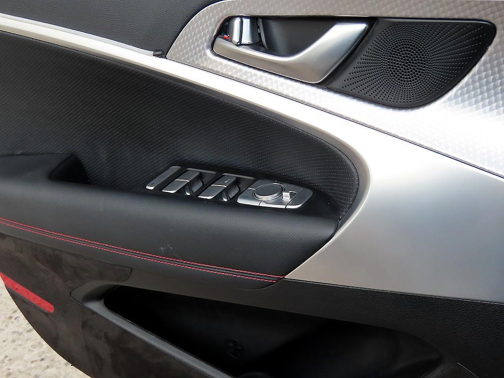 제네시스 더 뉴G70 가솔린 3.3T AWD 스포츠 패키지 - 이미지 12