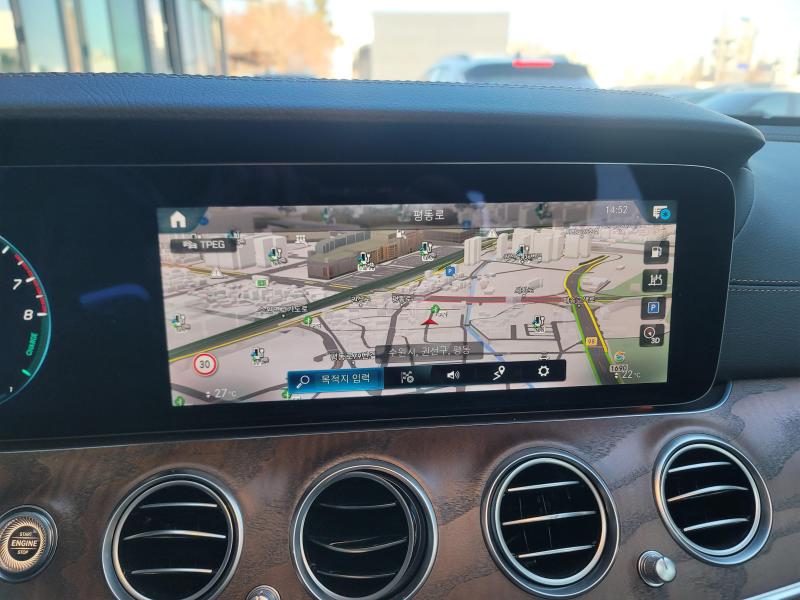 벤츠 E클래스(5세대) E300e 4매틱 익스클루시브 - 이미지 11