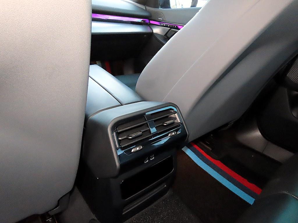 BMW 5시리즈(8세대) 530i xDrive M 스포츠 - 이미지 18