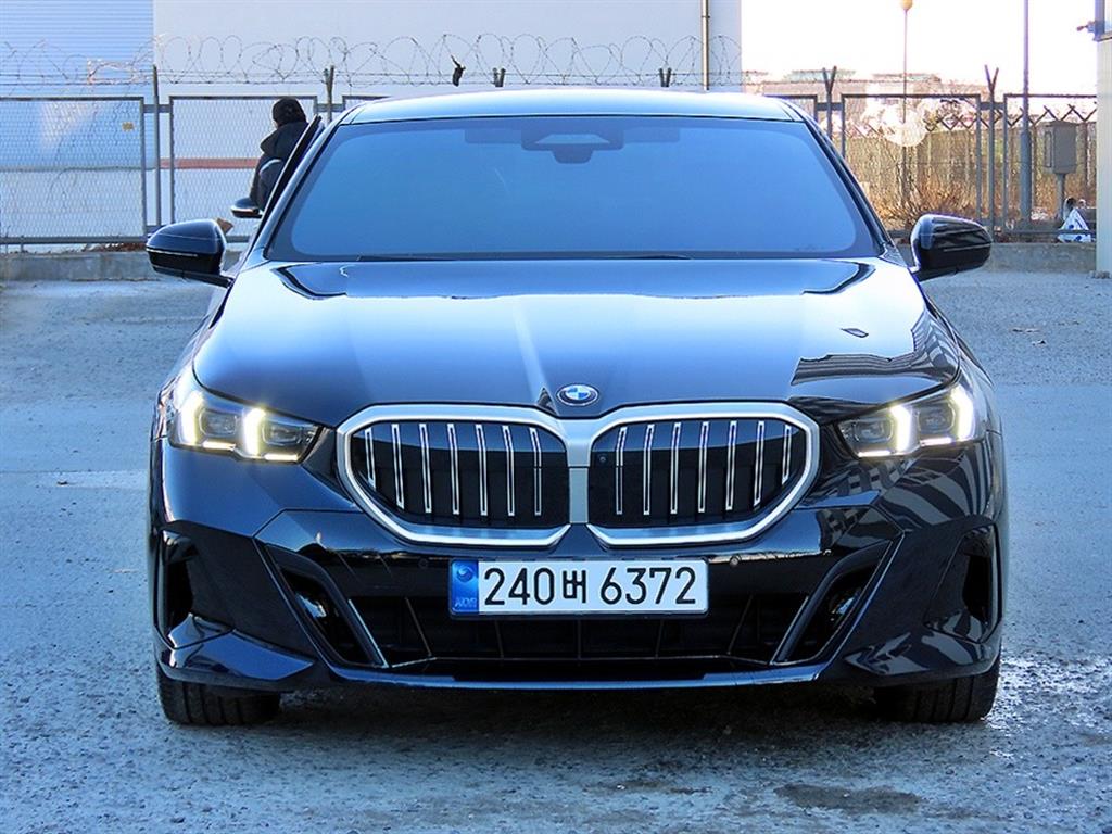 BMW 5시리즈(8세대) 530i xDrive M 스포츠 - 이미지 9