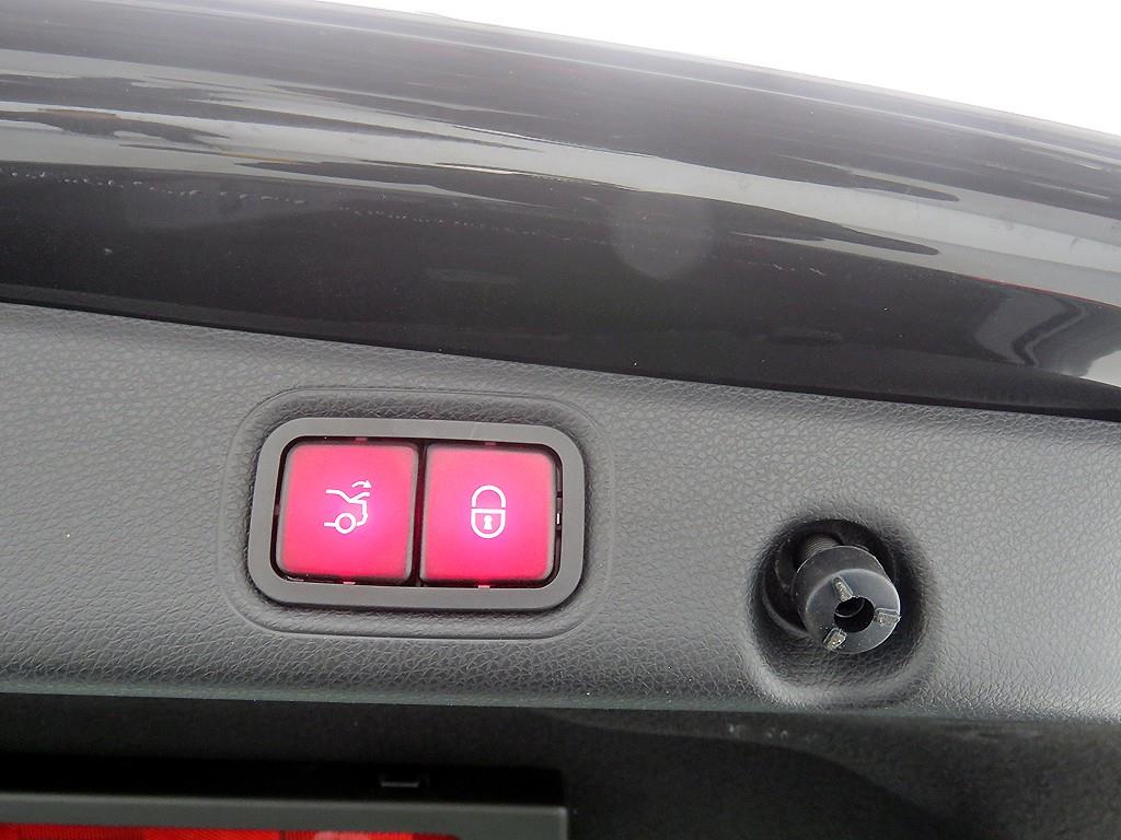 벤츠 E클래스(5세대) E220d 4매틱 AMG 라인 - 이미지 12