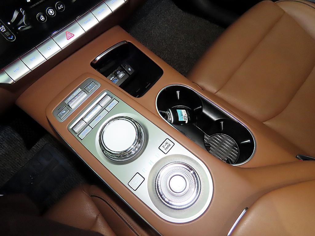 제네시스 GV70 2.2 디젤 2WD 기본형 - 이미지 9