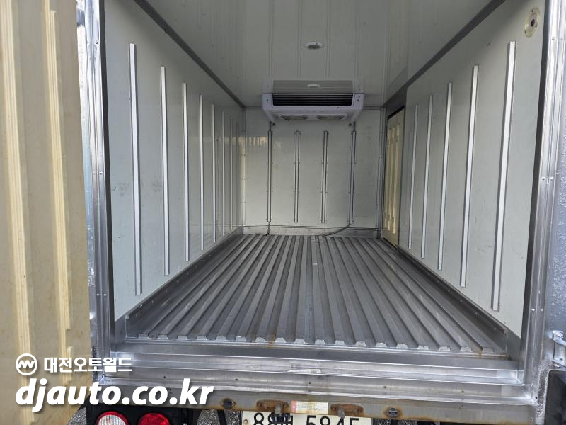 기아 봉고Ⅲ화물 냉동탑차 1톤 표준캡 - 이미지 13
