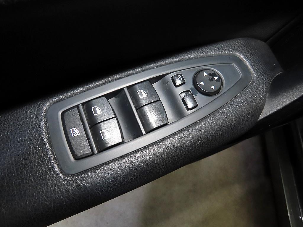 BMW 1시리즈(2세대) 5도어 118d 스포츠 라인 - 이미지 4