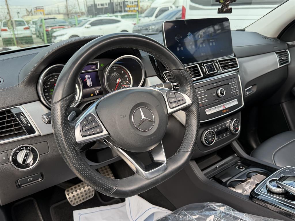 벤츠 GLE클래스(3세대) GLE 350d 4매틱 쿠페 - 이미지 3