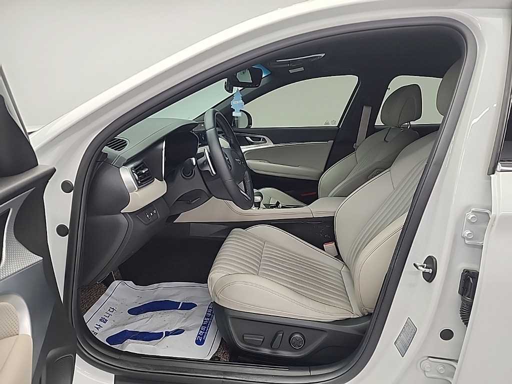 제네시스 더 뉴G70 가솔린 2.0T 2WD 스포츠 패키지 - 이미지 15