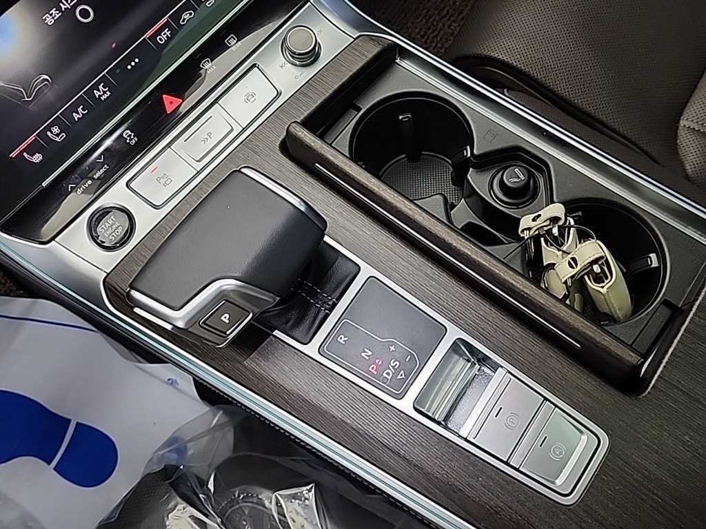 아우디 A7(2세대) 55 TFSI 콰트로 프리미엄 - 이미지 13