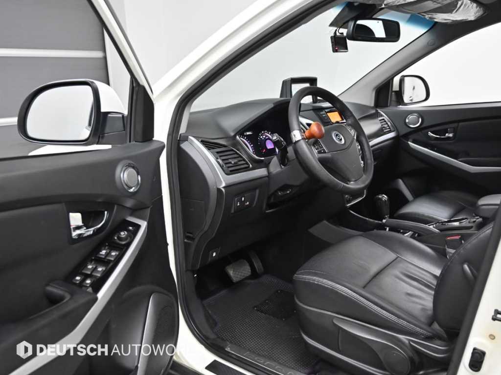 KG모빌리티(쌍용) 뉴 코란도C 2.0 AWD CVT 최고급형 - 이미지 18