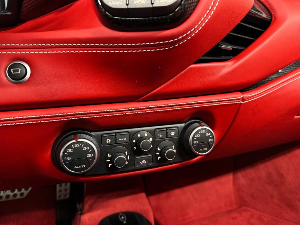 페라리 488 3.9 V8 스파이더 - 이미지 10