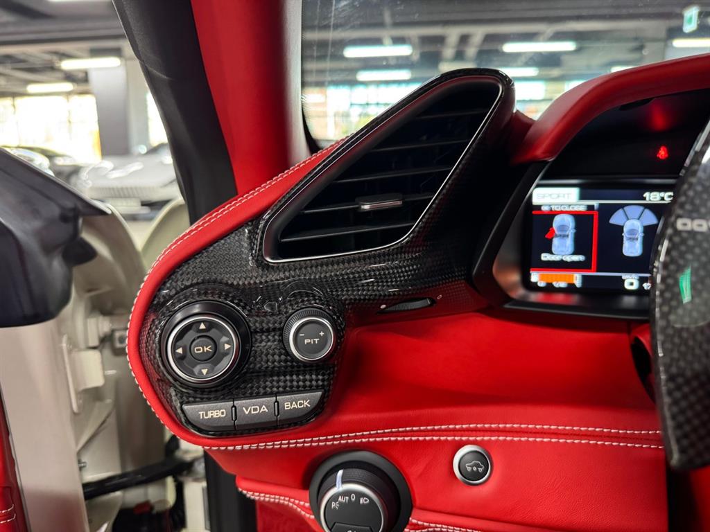 페라리 488 3.9 V8 스파이더 - 이미지 6