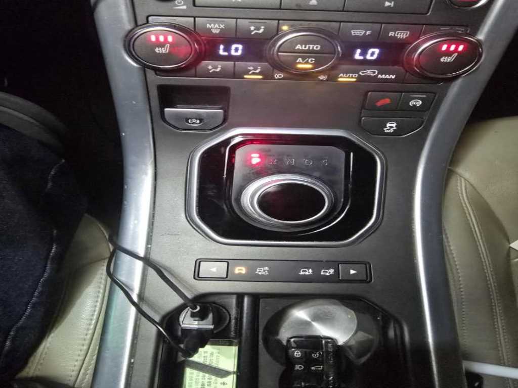 랜드로버 레인지로버 이보크 2.2 SD4 퓨어 - 이미지 6