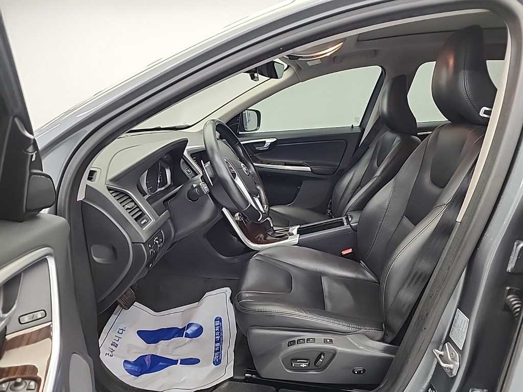 볼보 XC60(1세대) D5 AWD 썸멈 - 이미지 8