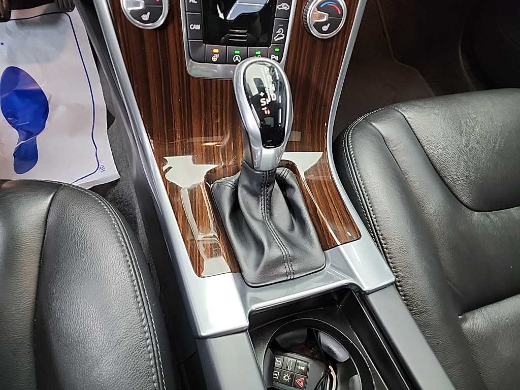 볼보 XC60(1세대) D5 AWD 썸멈 - 이미지 17