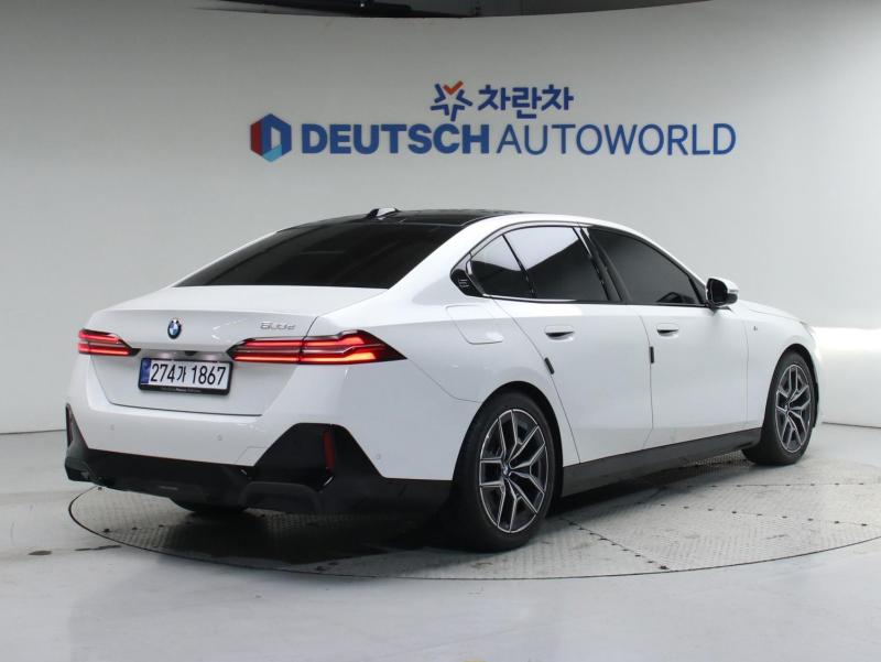 BMW 5시리즈(8세대) 523d M 스포츠 리미티드 에디션 - 이미지 2