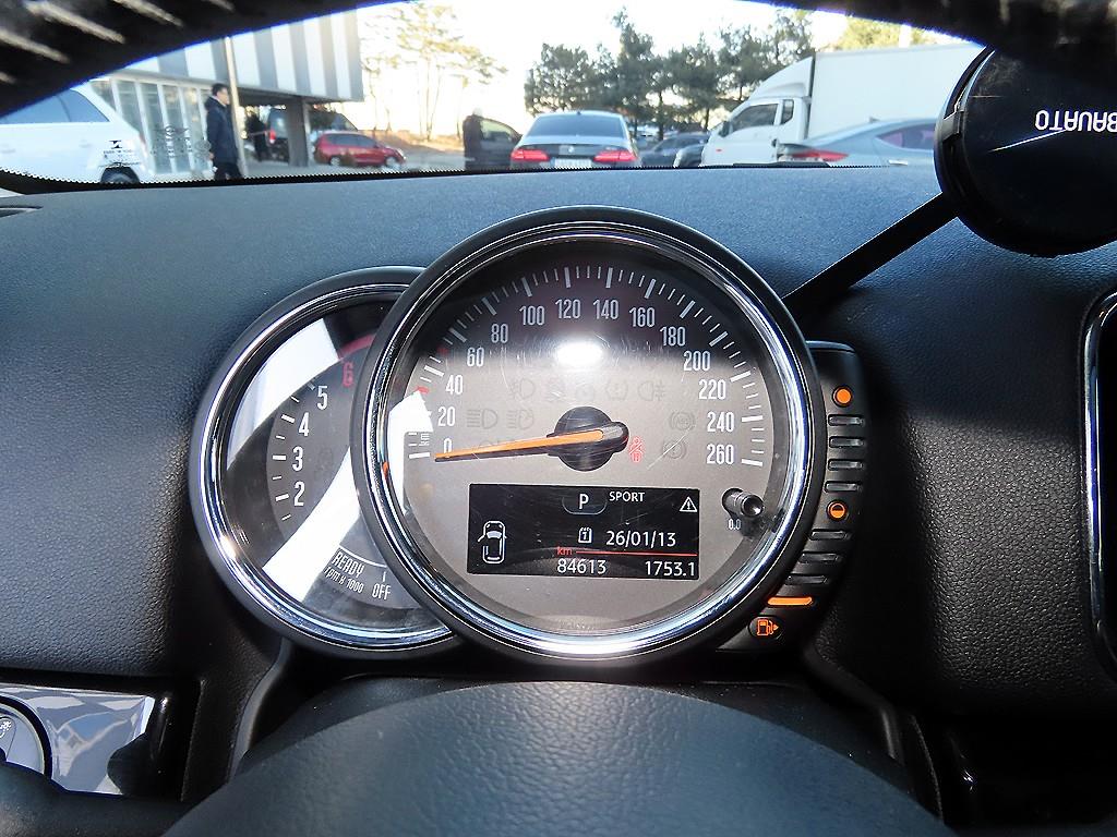 미니 컨트리맨(2세대) 2.0 D ALL4 - 이미지 16