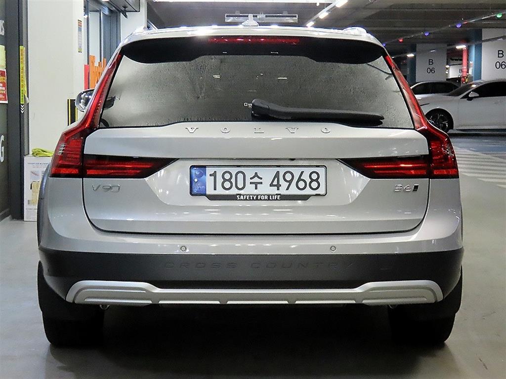 볼보 V90 크로스컨트리 2.0 B6 AWD 얼티메이트 - 이미지 3