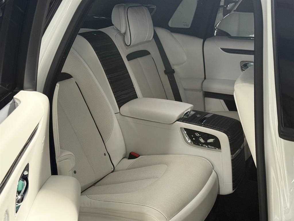 롤스로이스 고스트(2세대) 6.75 V12 - 이미지 17