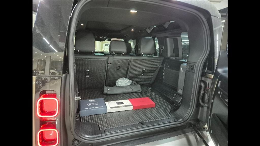 랜드로버 올 뉴 디펜더 110 D250 X다이나믹 SE - 이미지 19