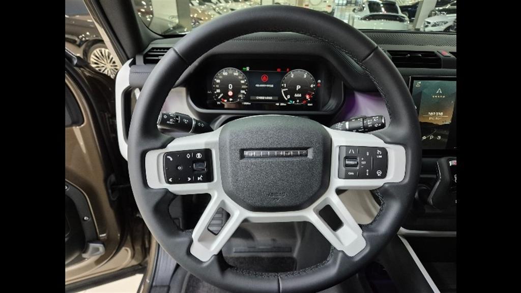 랜드로버 올 뉴 디펜더 110 D250 X다이나믹 SE - 이미지 15