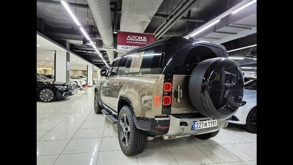 랜드로버 올 뉴 디펜더 110 D250 X다이나믹 SE - 이미지 13