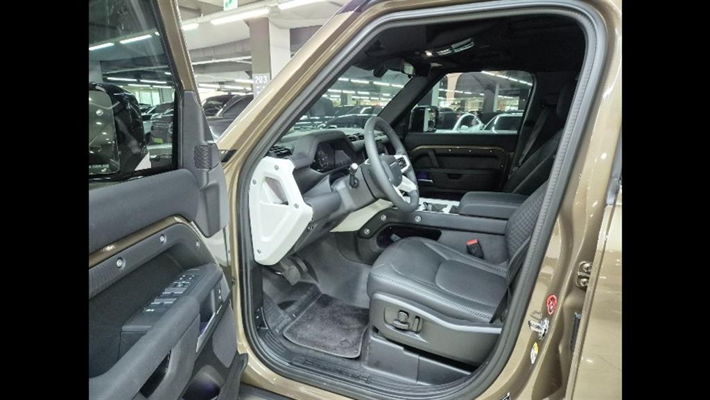 랜드로버 올 뉴 디펜더 110 D250 X다이나믹 SE - 이미지 20