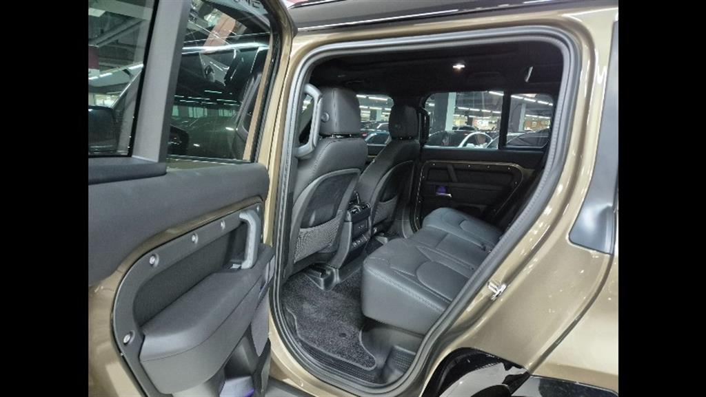 랜드로버 올 뉴 디펜더 110 D250 X다이나믹 SE - 이미지 10