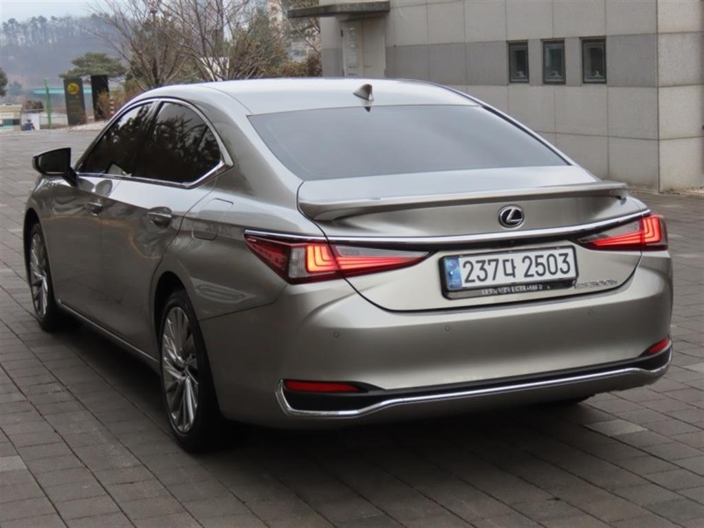 렉서스 ES(7세대) 300h - 이미지 10