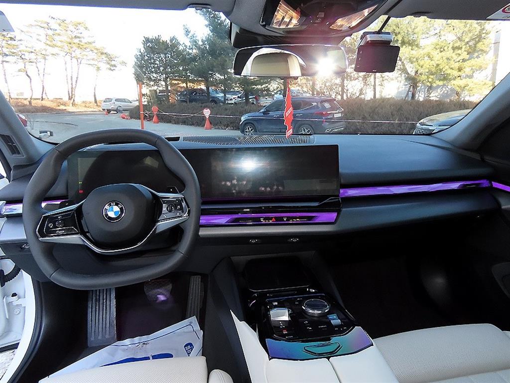 BMW 5시리즈(8세대) 520i - 이미지 5