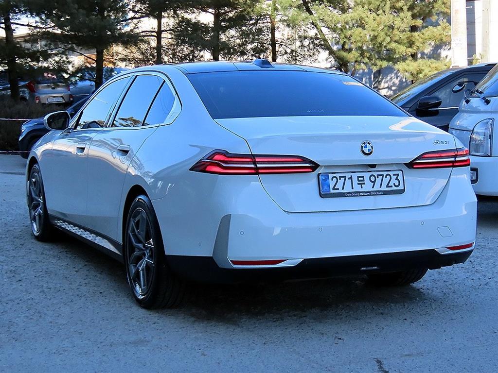 BMW 5시리즈(8세대) 520i - 이미지 7